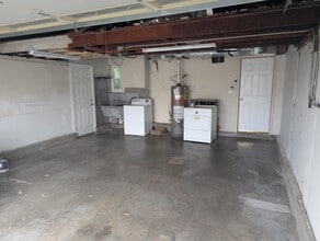 Building Photo - 709 Pepper Dr