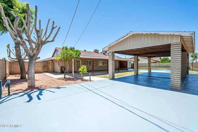 Building Photo - 5802 W Frier Dr