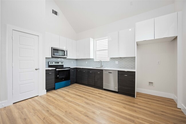 Building Photo - 7614 Avenue L