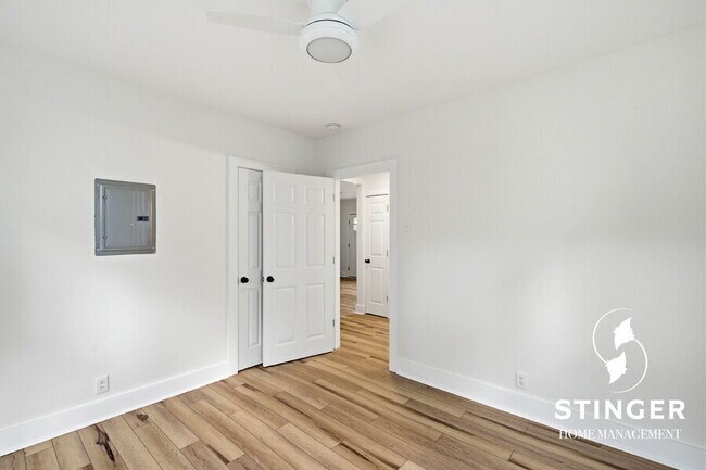 Building Photo - 928 9th St