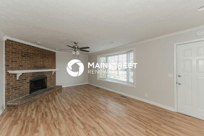 Building Photo - 4 Bedroom Pet-Friendly Home in Hendersonville, TN with Main Street Renewal