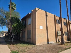 Building Photo - Spacious 3 bed, 2 bath upstairs, condo in Central Phoenix