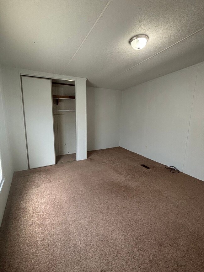 Building Photo - Wedgefield Community