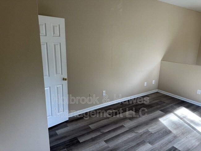 Building Photo - 4531 Boardwalk Dr