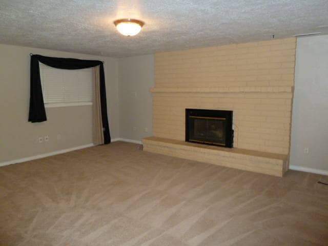 Building Photo - 4bd/2.5ba huge 2436sqft, 2-car garage, ful...