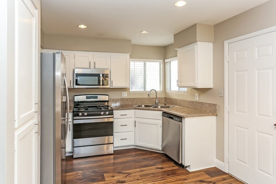 Building Photo - 4137 N Glenfield Cir