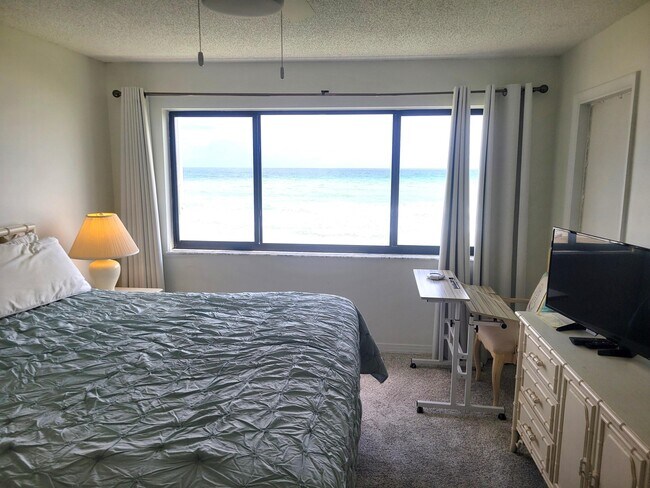 Building Photo - 10152 S Ocean Dr