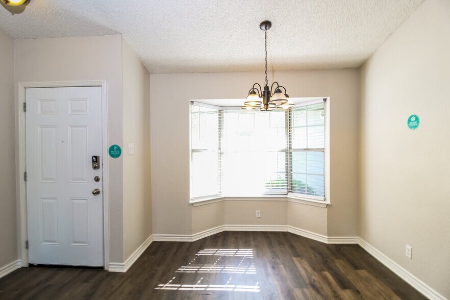 Building Photo - 1517 Caplin Dr