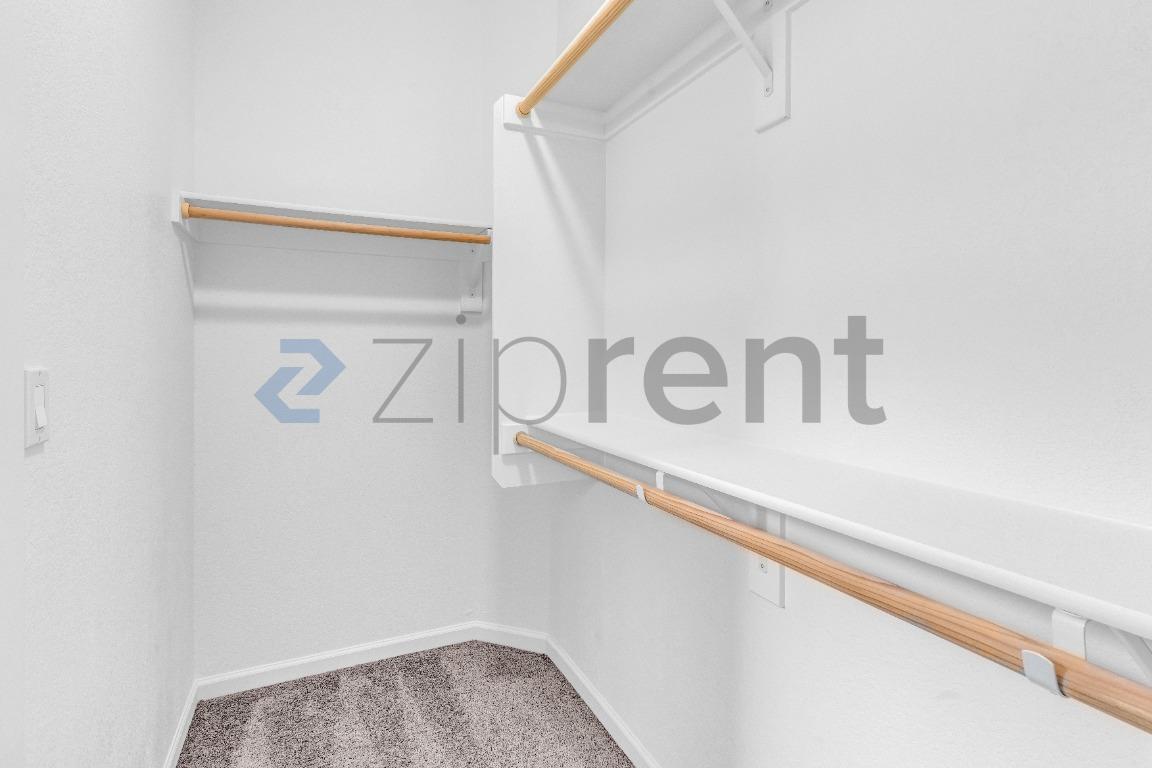 Building Photo - Unit