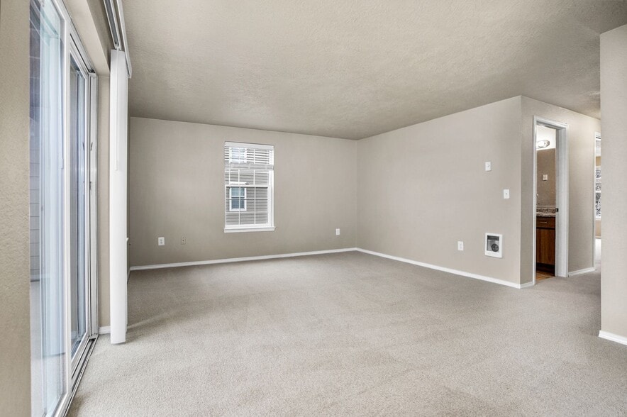 Interior Photo - Lakepoint at Inland Shores