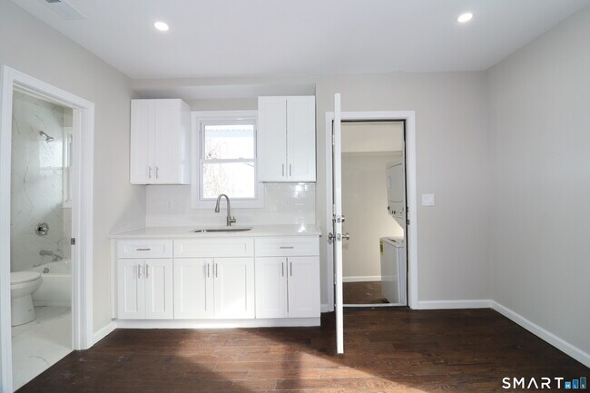 Building Photo - 356 Beechmont Ave