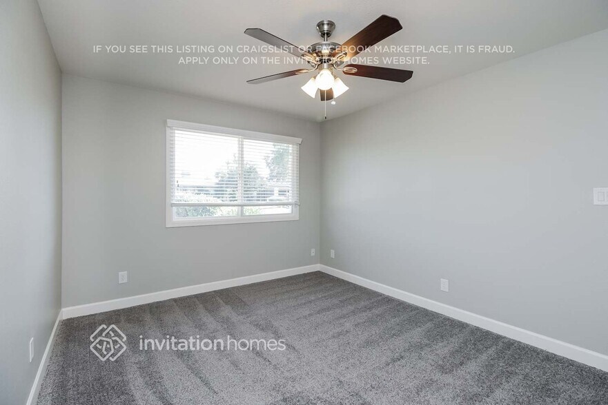 Building Photo - 1140 E Malibu Dr