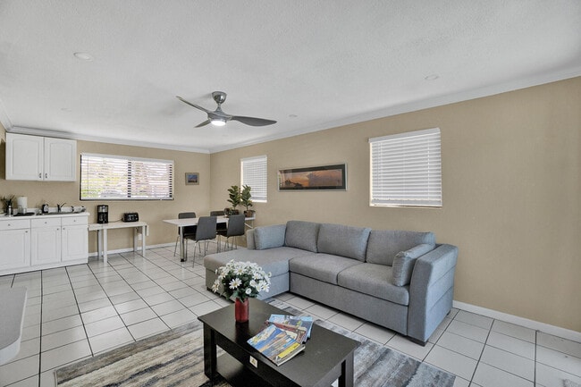 Building Photo - 1901 N Riverside Dr