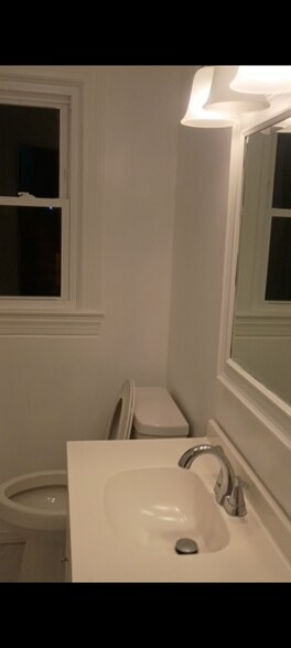 Building Photo - 3502 River Park Dr