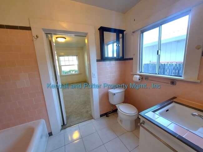 Building Photo - Bright 2BR/1BA Santa Cruz Home with Enclosed Yard & Sunroom!