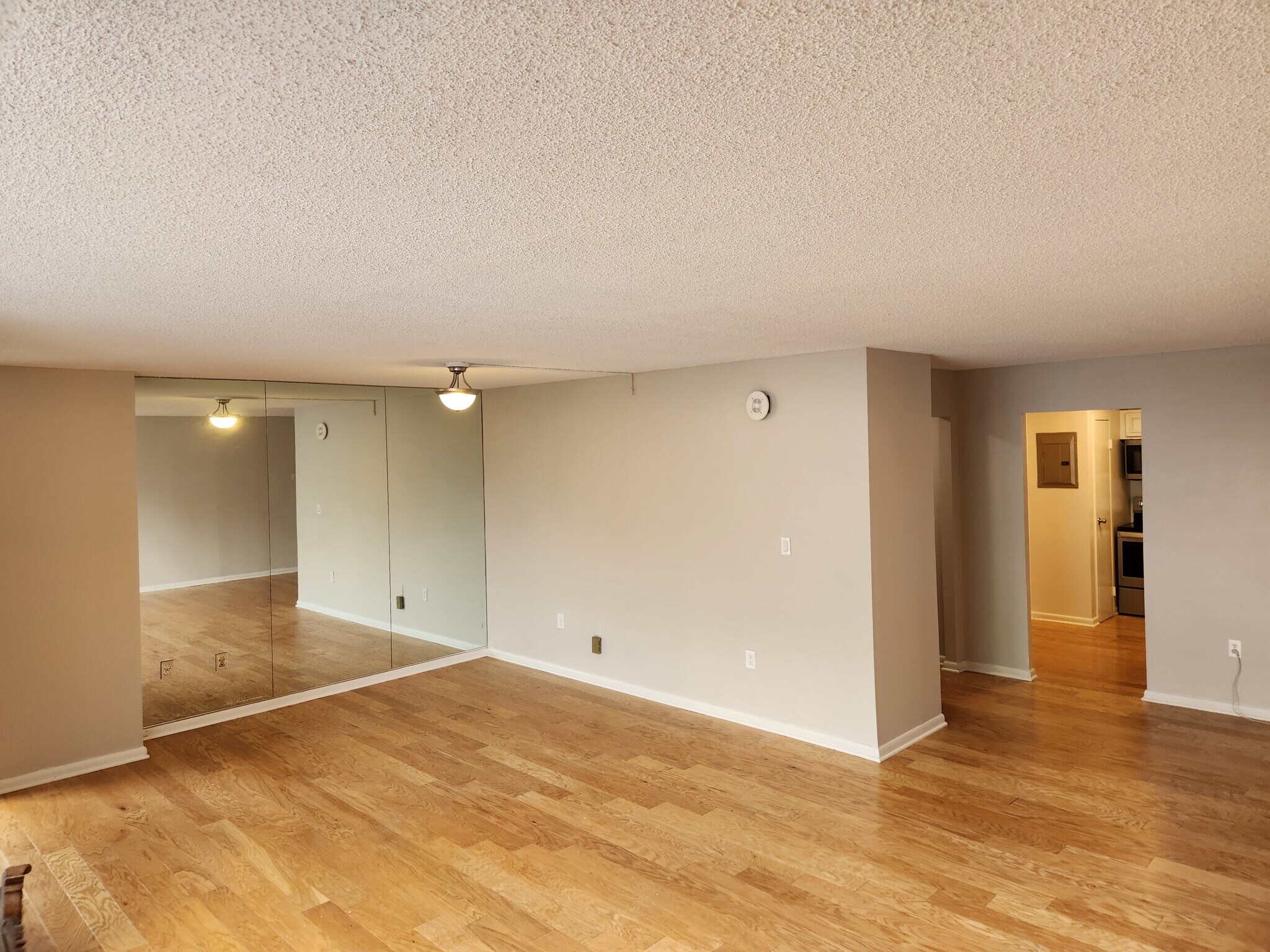 Building Photo - 205 E Joppa Rd