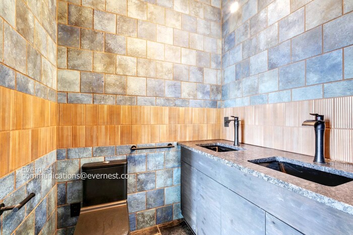 Building Photo - 1154 Division St