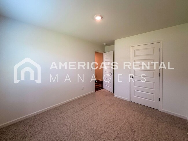 Building Photo - 305 Pne Rdg Dr