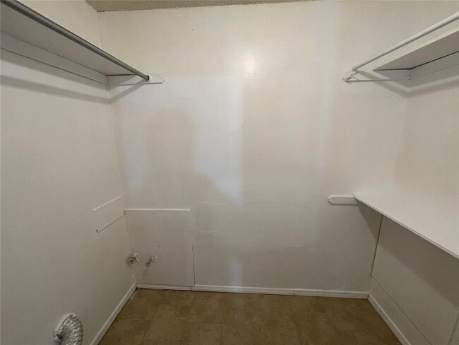 Building Photo - 401 SE 12th St