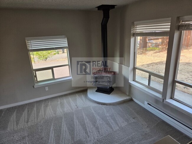 Building Photo - Recently remodeled 3 bedroom, 2.5 bath home