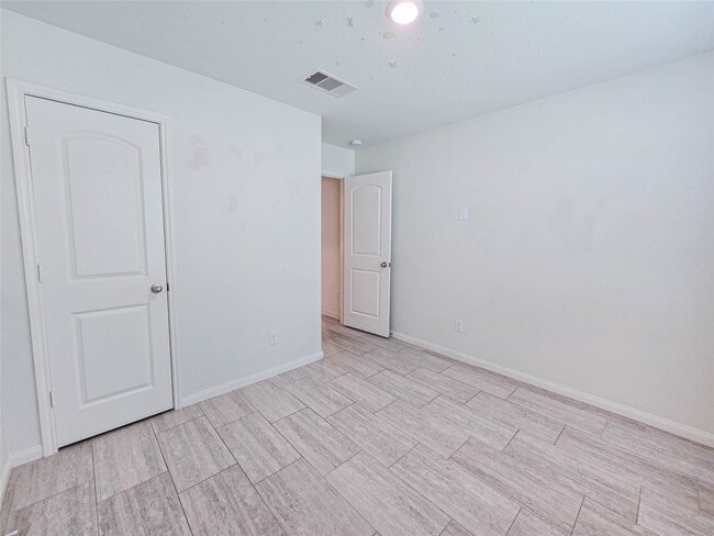 Building Photo - 332 Lone Mountain Dr