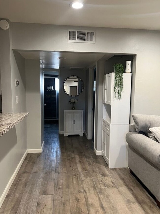 Building Photo - Move-In Ready, Fully Furnished Condo – Prime Strip Location