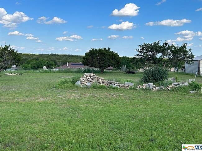 Building Photo - 502 Irish Ln