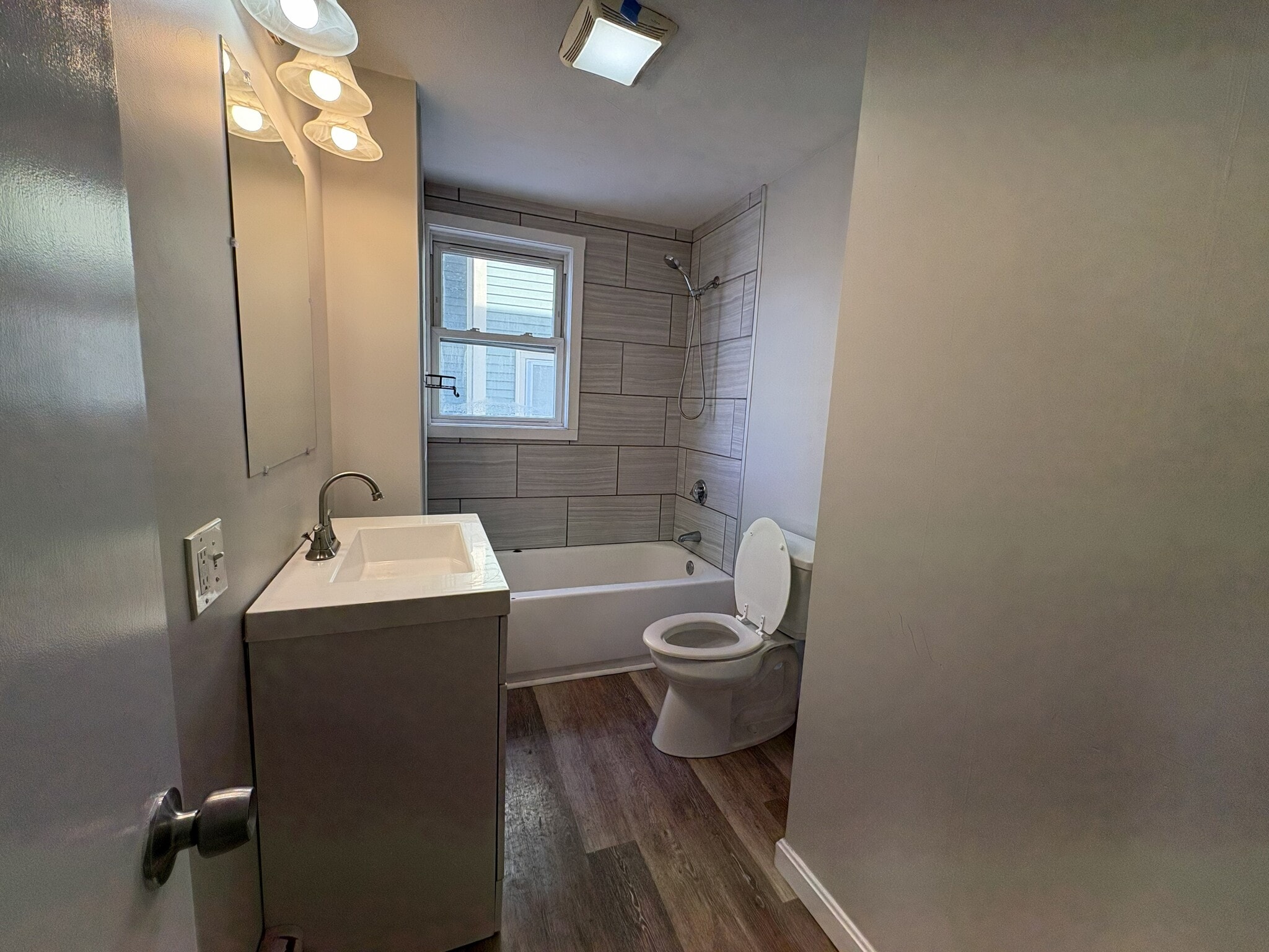 Building Photo - 171 Pleasant St