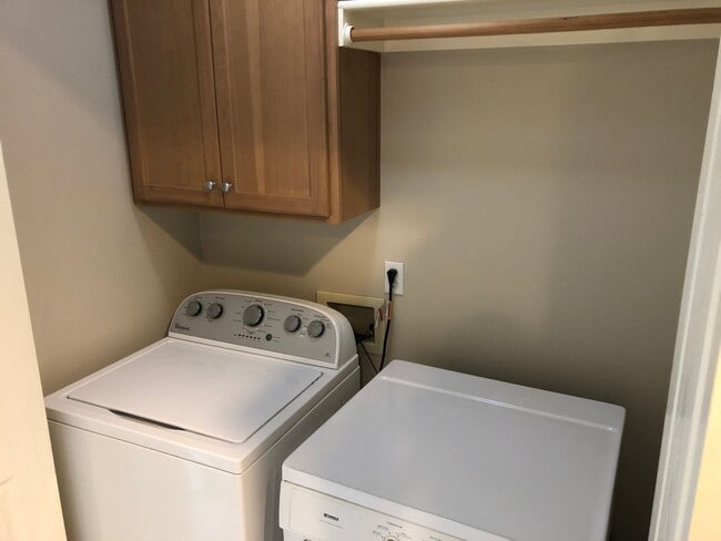 Building Photo - 2-Bedroom in Beaverton near Progress Ridge...