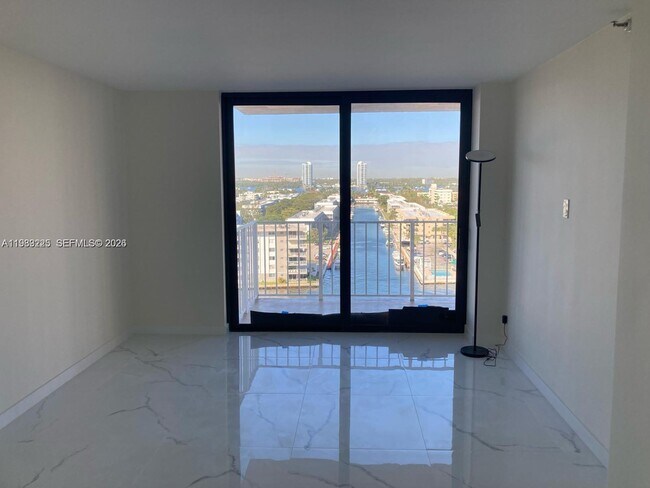 Building Photo - 290 174th St St