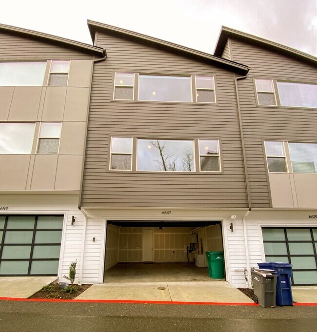 Building Photo - 4bd/3ba Newcastle House