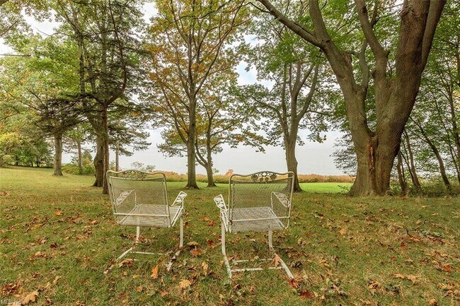 Building Photo - 283 Corning Dr