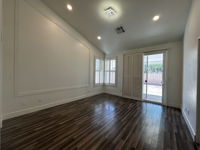 Building Photo - 8317 San Ramon Dr