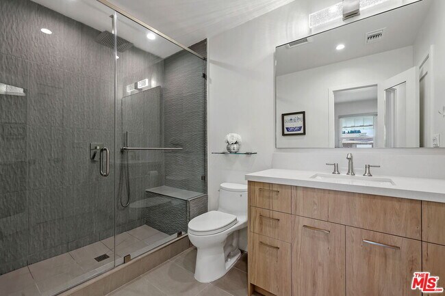 Building Photo - 12849 Tiara St