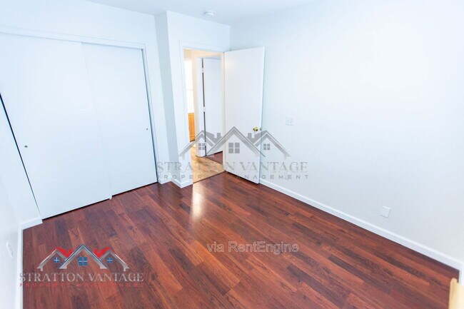 Building Photo - 2334 E Longhorn Pl