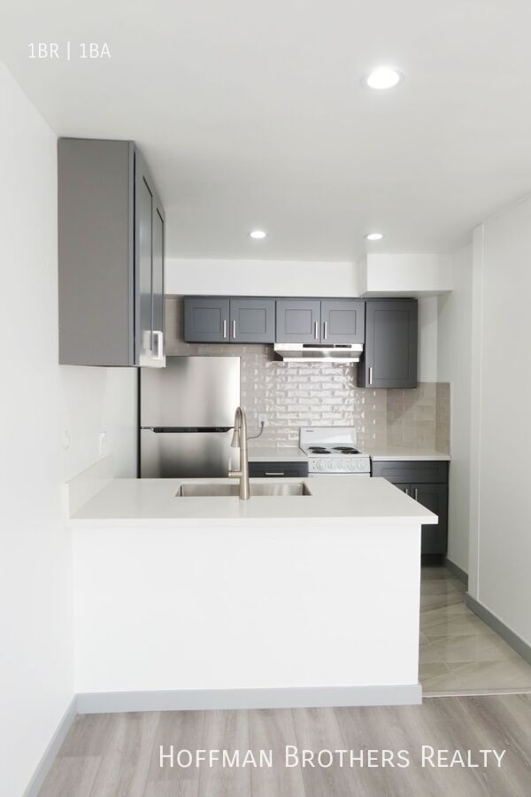 Primary Photo - 1603 N Poinsettia Pl