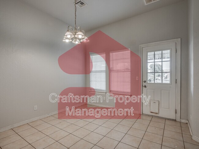 Building Photo - 2707 Silvertree Dr