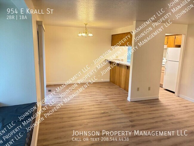 Building Photo - 954 E Krall St