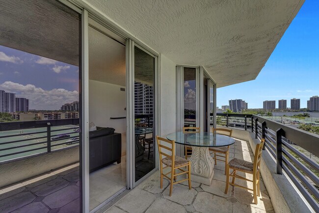 Building Photo - 3500 Mystic Pointe Dr