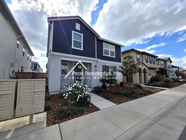Building Photo - Only 2 years new. 3-bedrooms in Elk Grove