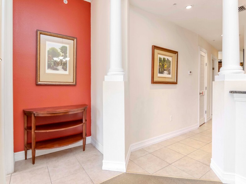 Building Photo - 13941 Clubhouse Dr