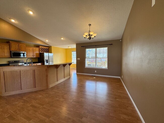 Building Photo - Beautiful spacious home in Waynesville