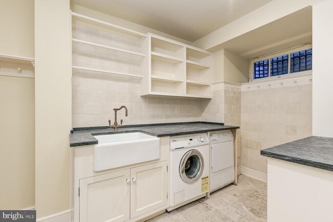 Building Photo - 2425 California St NW