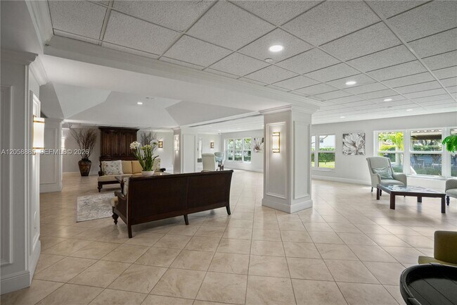 Building Photo - 3200 Port Royale Dr N