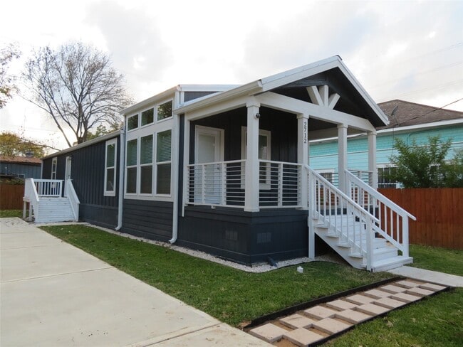 Building Photo - 2712 Bering St