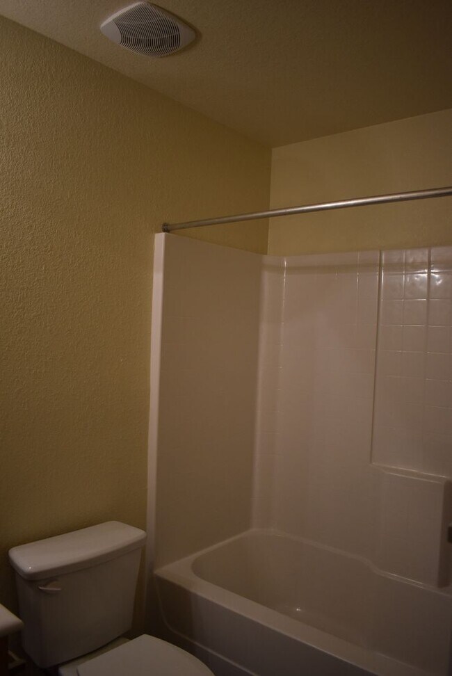 Building Photo - 205 Coby Dr