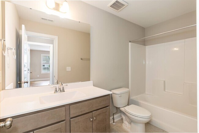 Building Photo - 1014 Greatland Rd