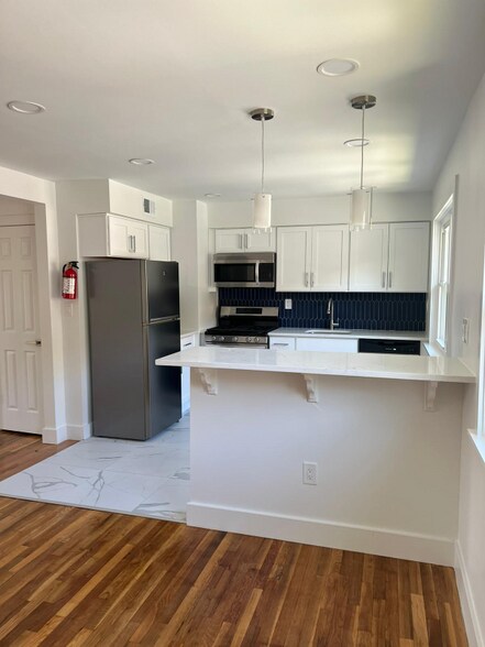 Building Photo - 505 Adams Ln