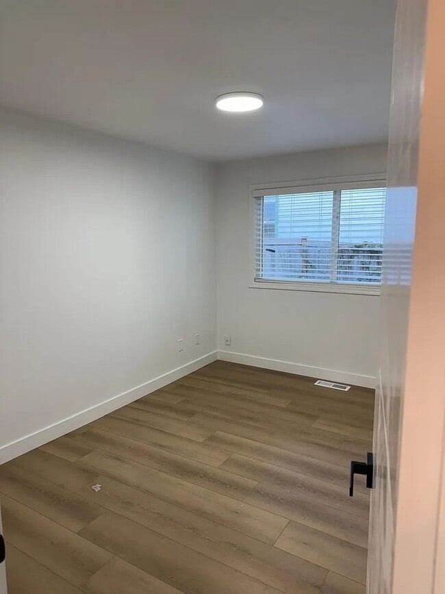 Building Photo - Newly Remodeled 3-Bedroom Bellevue Home with Modern Updates