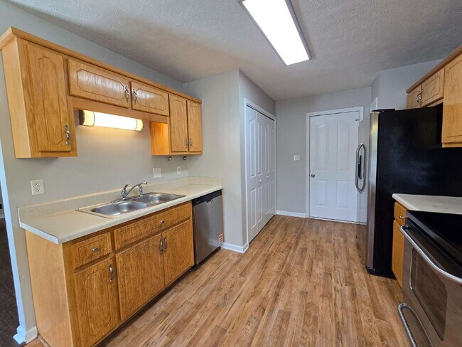 Building Photo - 3225 Veranda Cir
